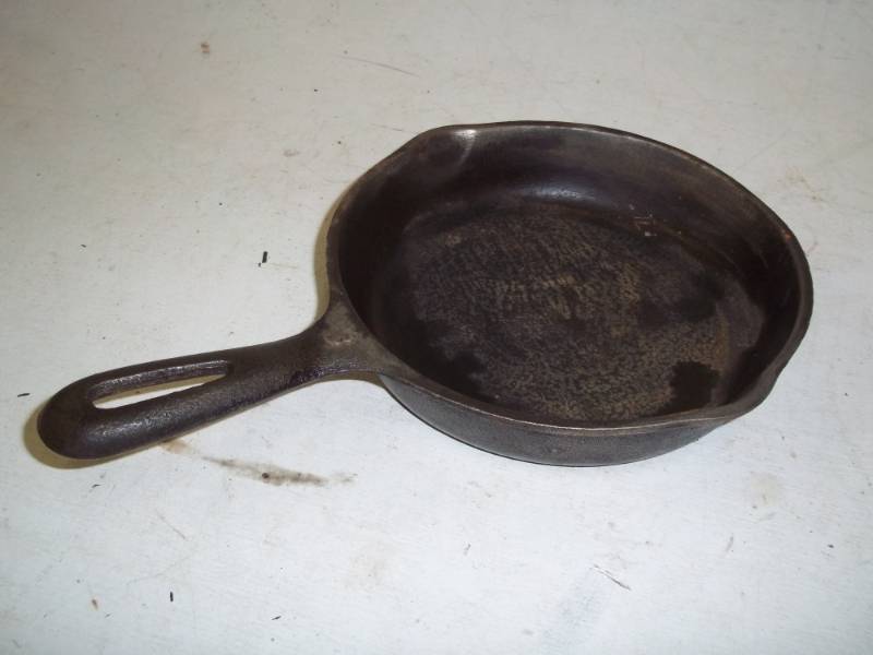 lot 333 image: 6.5 Cast Iron Pan