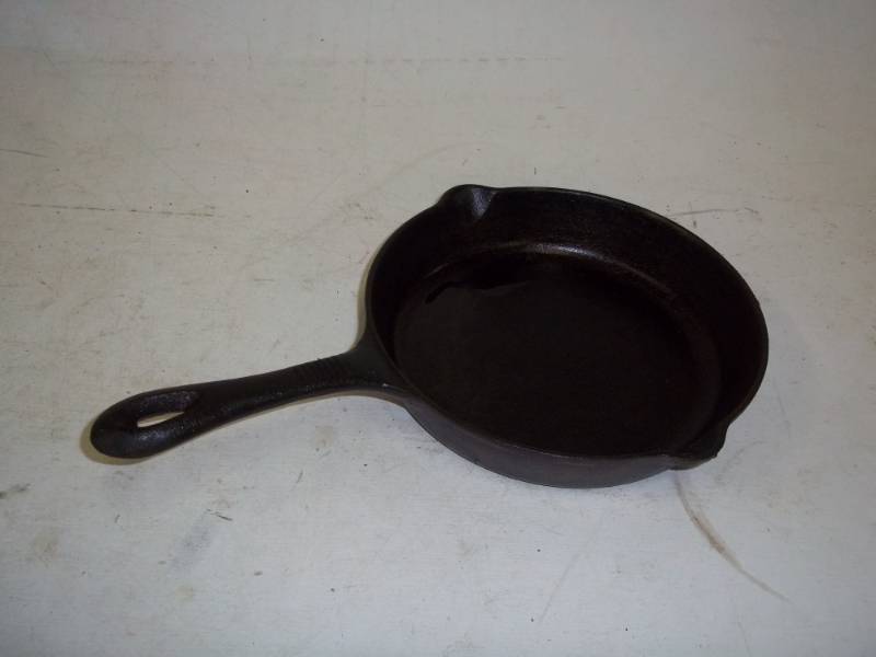 lot 336 image: 8 Cast Iron Pan