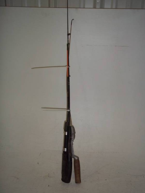 lot 347 image: 3 short rods