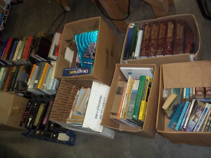 lot 353 image: 11 boxes of books
