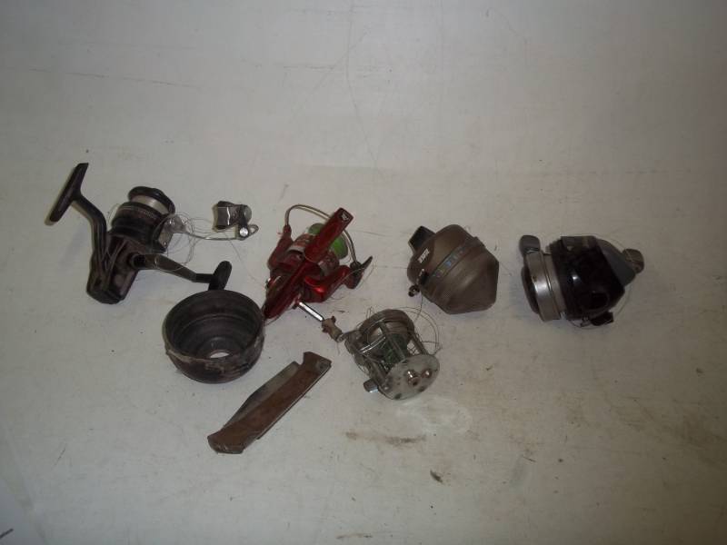 lot 363 image: 5 Reels, knife some reels for parts