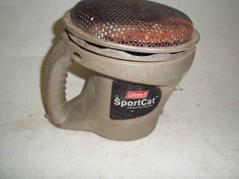 lot 370 image: Coleman SportCat catalytic heater