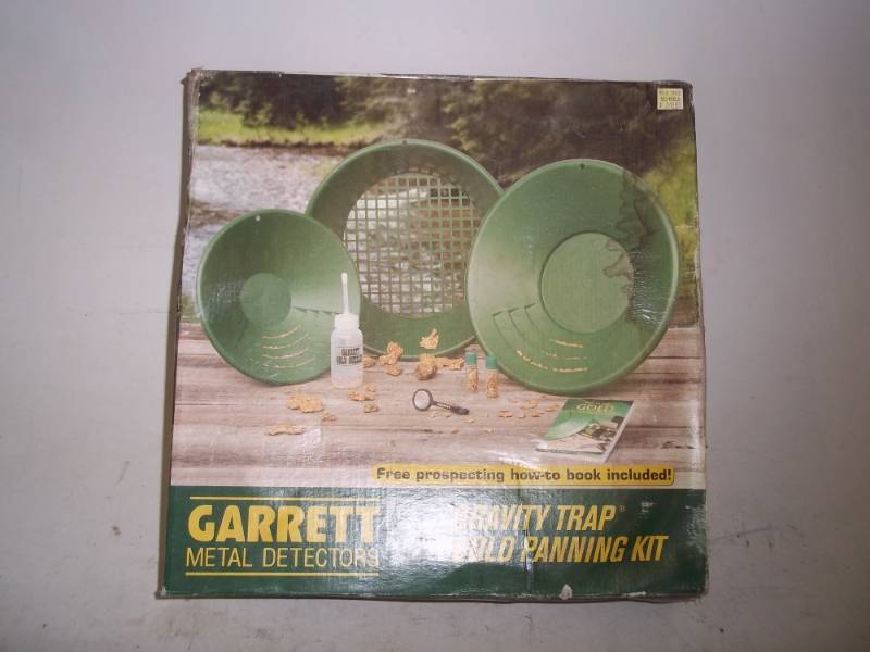 lot 378 image: Gold Panning Kit