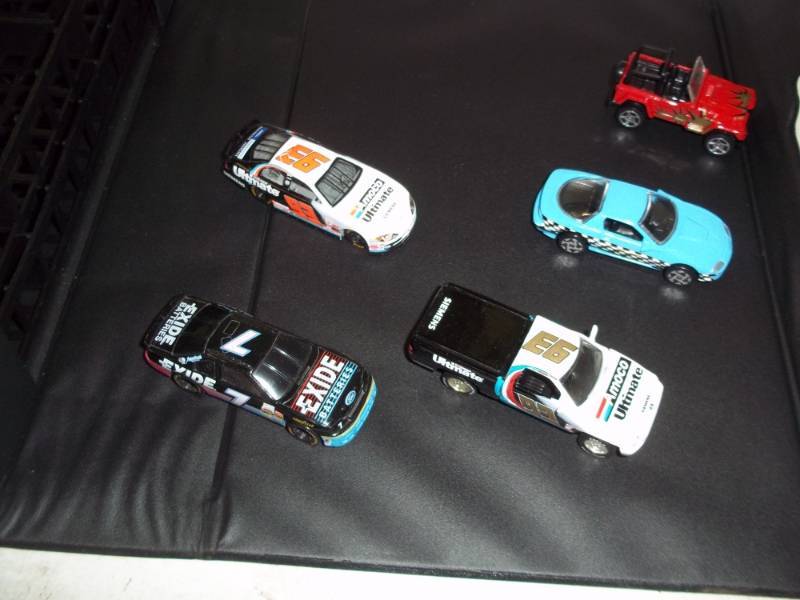 lot 402 image: Matchbox cars with case