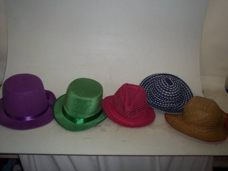 lot 409 image: 5 Photo prop  play hats