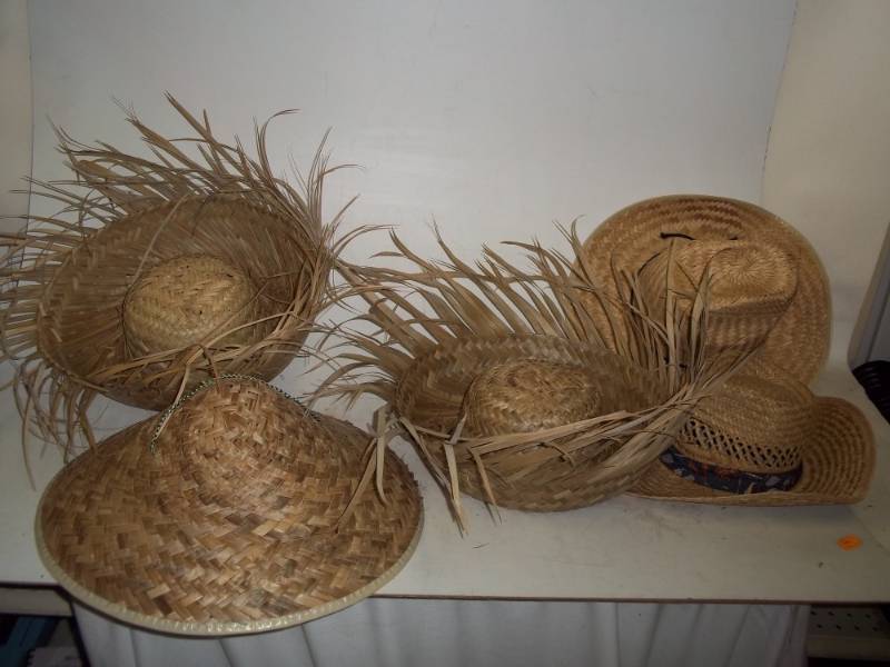 lot 410 image: 5 Photo prop  play hats