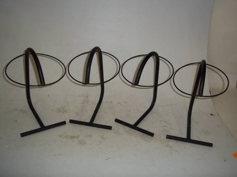 lot 412 image: 4 hat stands