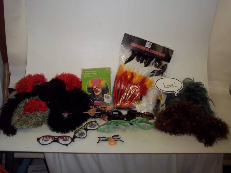 lot 421 image: Photo props  Clown Accessories
