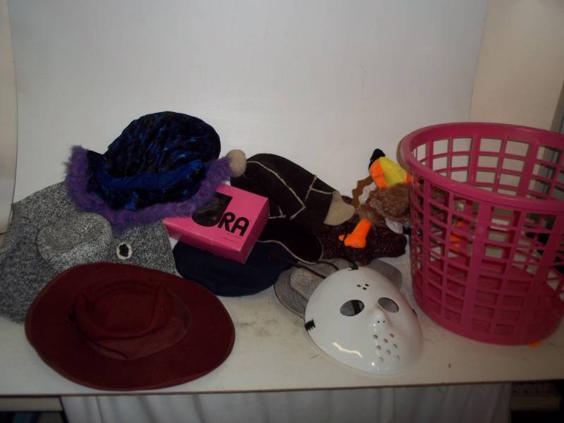 lot 422 image: Photo props  Clown Accessories with basket