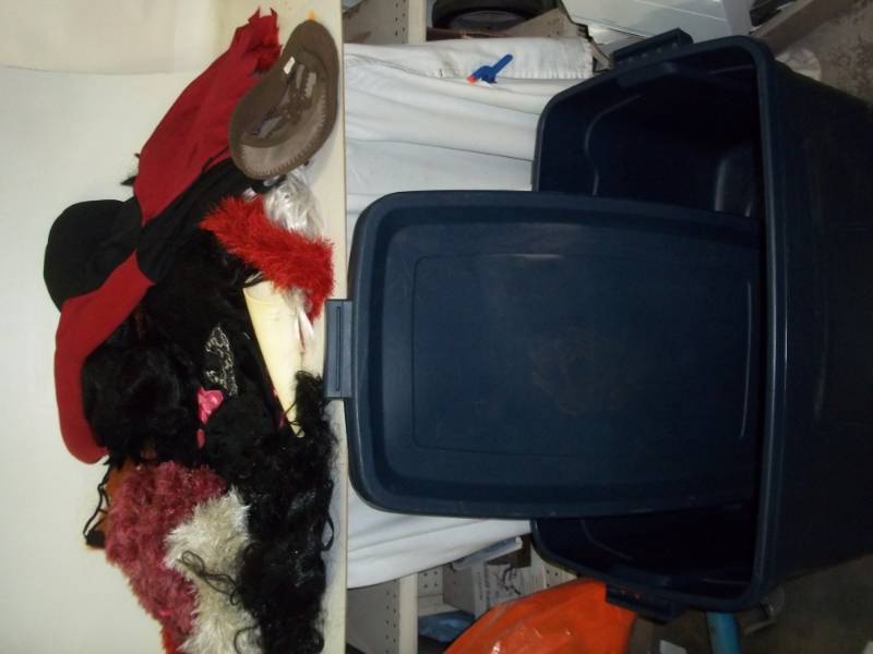 lot 427 image: Photo props  Clown Accessories with tub