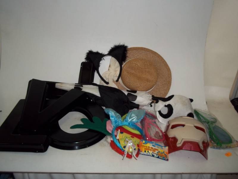 lot 428 image: Photo props  Clown Accessories