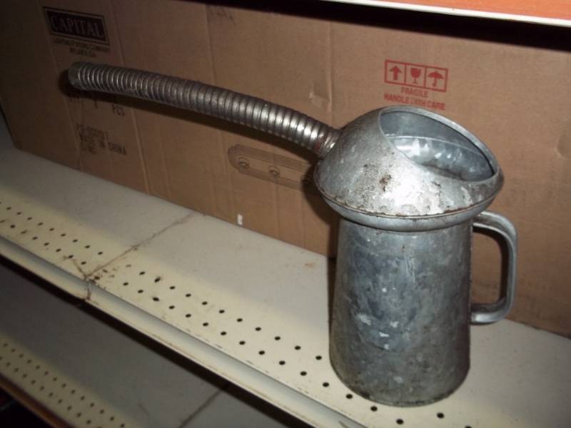 lot 432 image: Oil Can