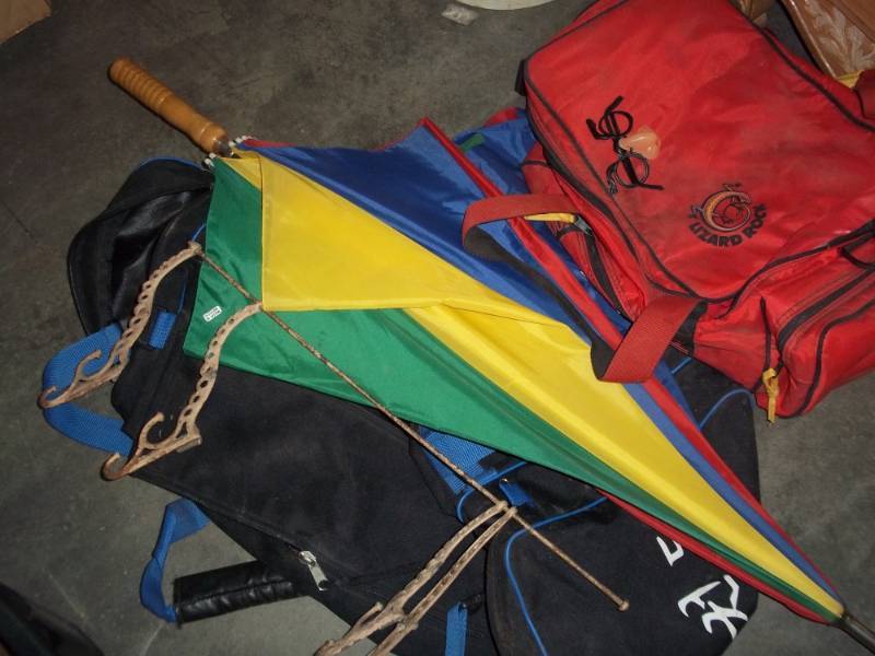 lot 445 image: 2 Duffle bags and vintage umbrella