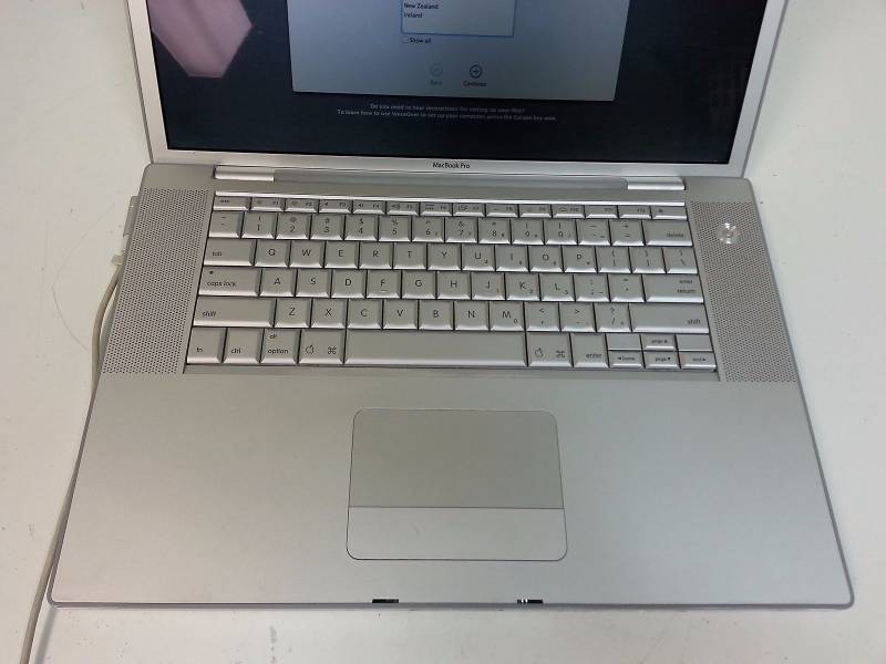lot 3 image: Apple 2006 Macbook Pro 2.33Ghz Core 2 Duo, 250GB HDD, 4GB RAM, 15 OSX 10.7