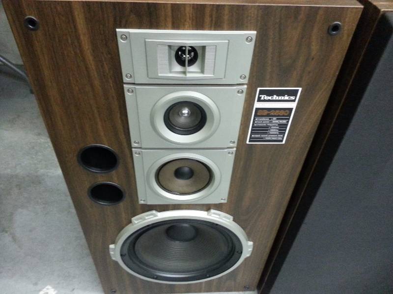 lot 4 image: Technics SB-2580 Stereo Speakers