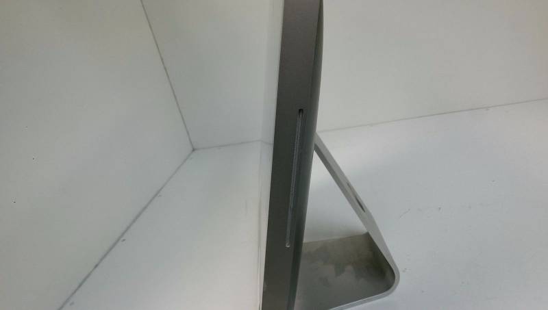 lot 12 image: Apple 20 iMac 2.66 Core 2 Duo E8335 MB324LLA, No RAM, No HDD, No Caddy, No OS