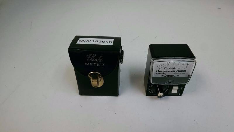 lot 37 image: Vintage HoneywellWein Flash Meter WP500B