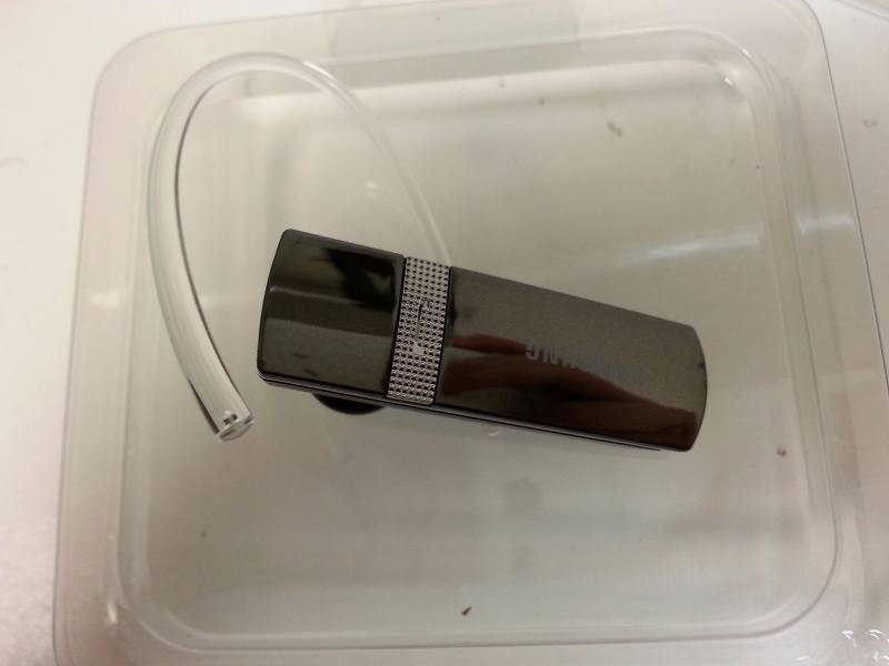 lot 68 image: Samsung WEP850 Multipoint Noise-Canceling Bluetooth Headset