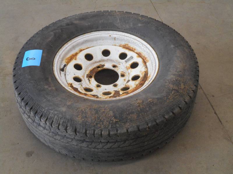 lot 8 image: (1) Uniroyal Laredo LT2358516 Load Range E Tire On 6-Lug 16 Wheel, Used