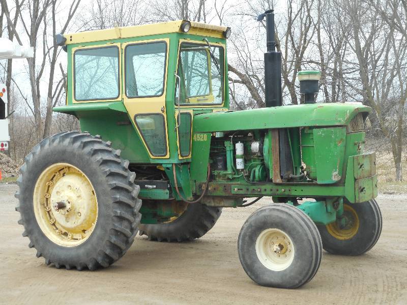 lot 2 image: John Deere 4520 Farm Tractor