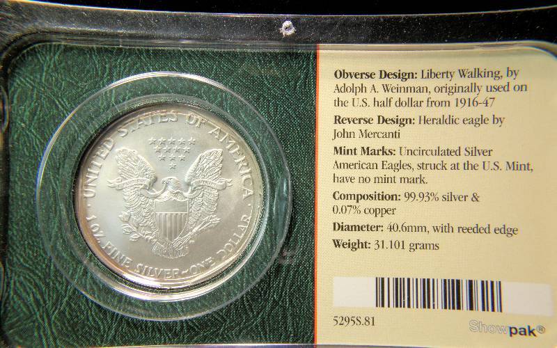 2005 AMERICAN SILVER EAGLE 1 TROY OZ. .999 FINE SILVER DOLLAR IN LITTLE HOLDER