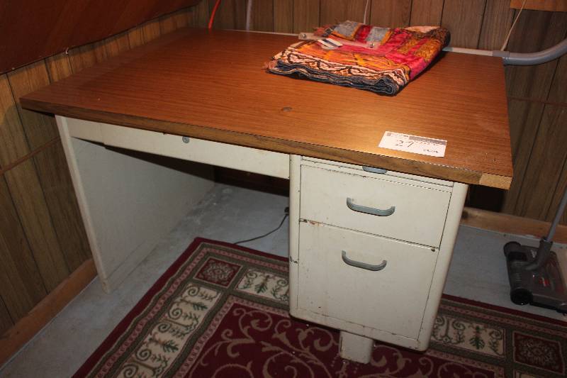 lot 27 image: Office Desk