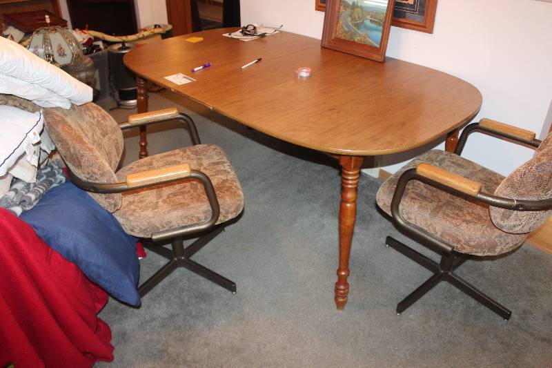 lot 11 image: Table And 4-Chairs
