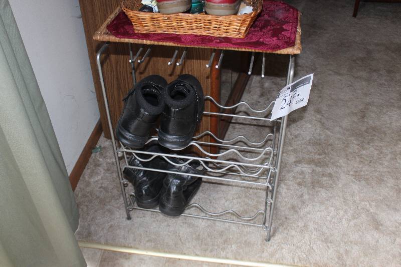 lot 24 image: Shoe Rack