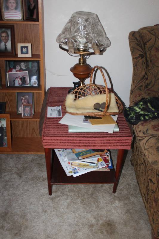 lot 20 image: End Table
