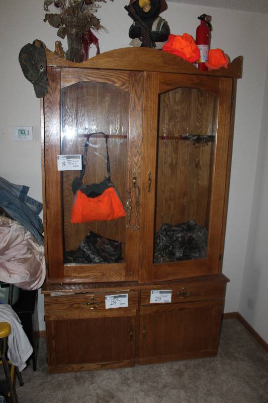 lot 8 image: Glass Doored Display Case