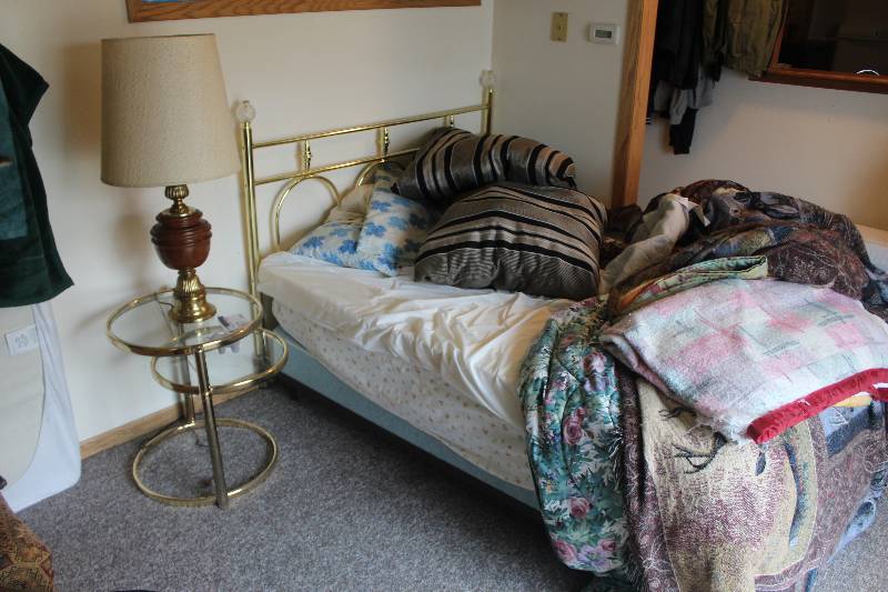 lot 37 image: Lot of (3) Bedroom Set Including Full Bed, Night Stand, Lamp
