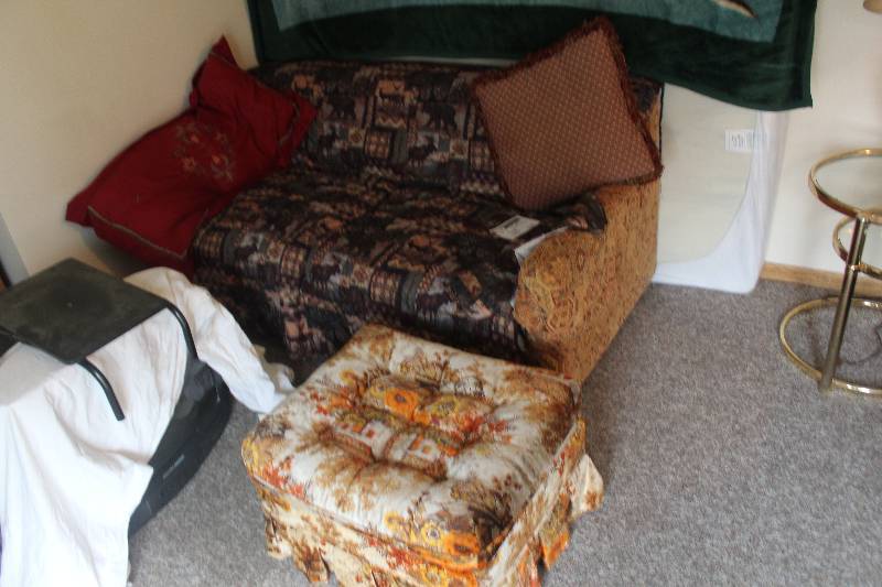 lot 38 image: Couch With Foot Rest