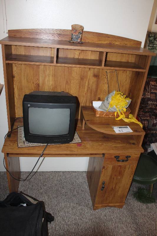 lot 42 image: Desk