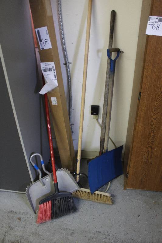 lot 70 image: Corner Lot of Brooms, Shovel