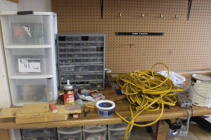 lot 91 image: Table Lot of Hardware, Organizers