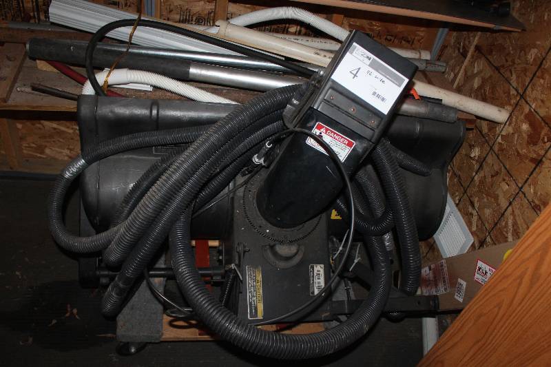 lot 4 image: Simplicity Snow Blower