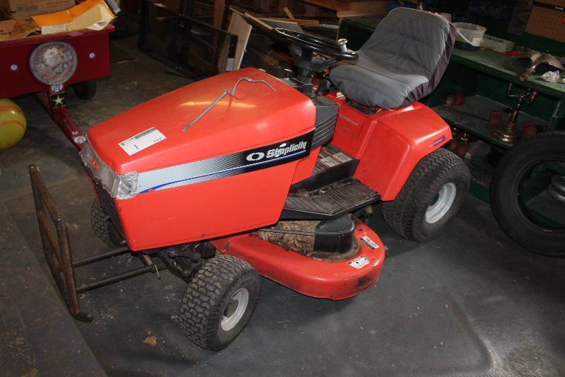 lot 1 image: Simplicity Riding Lawn Mower