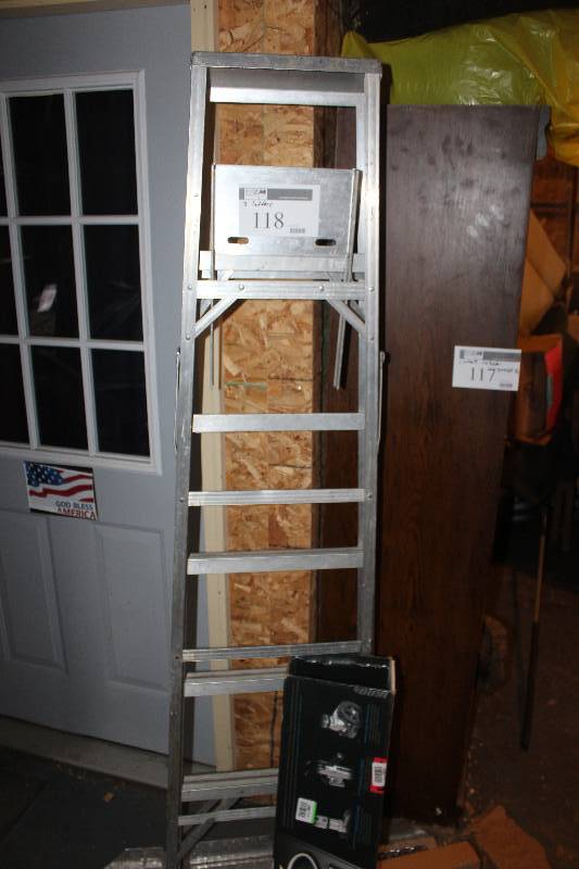lot 118 image: Lot of (2) Ladders
