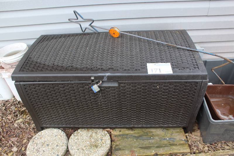 lot 171 image: Outdoor Lockable Storage Locker