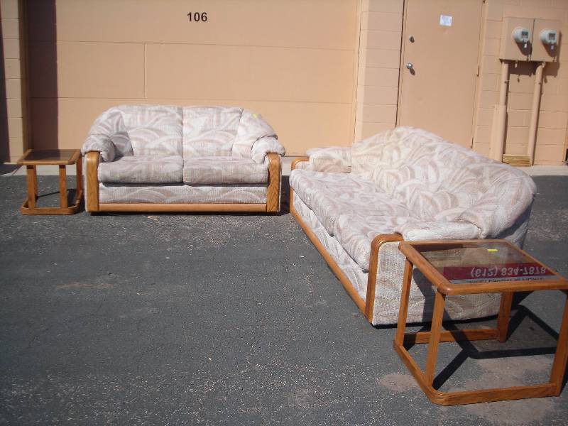 lot 1 image: 4-Piece Living Room Set