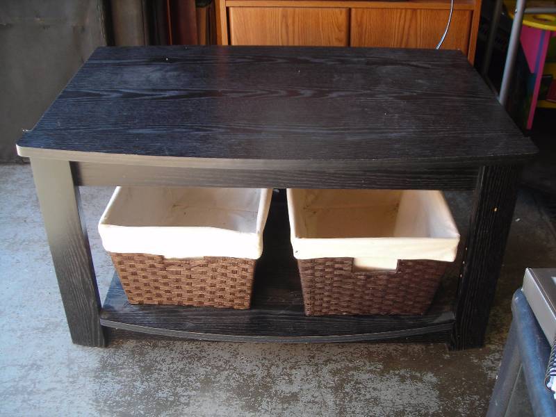 lot 3 image: Black TV Stand & 2-Fabric Lined Baskets