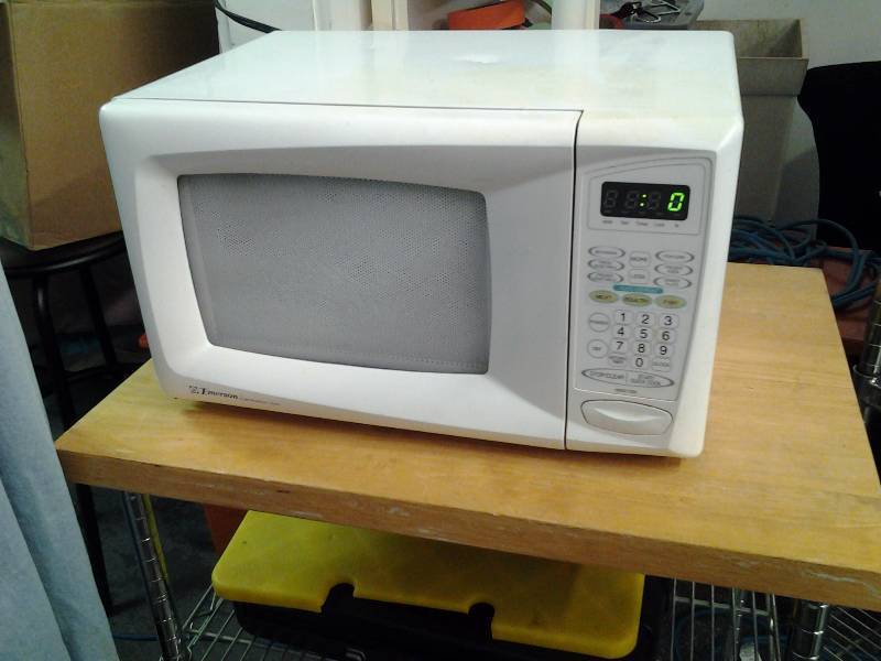 lot 56 image: Emerson Microwave (White) - No Tray - Heats Water In 60 Seconds