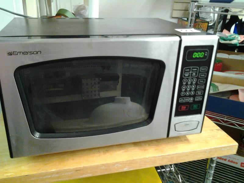 lot 57 image: Emerson Stainless Steel & Black 900 Watt Microwave - Works