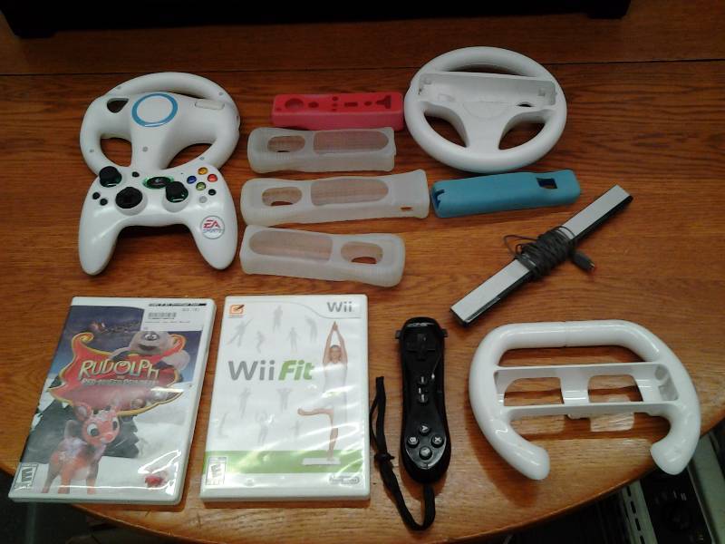 lot 62 image: Wii Games, Controllers & Cases
