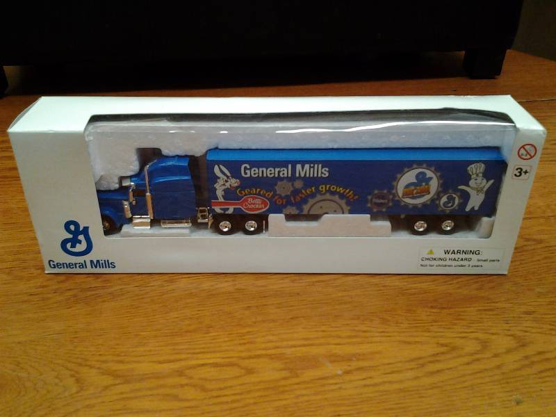 lot 76 image: 164 Scale General Mills Truck & Trailer
