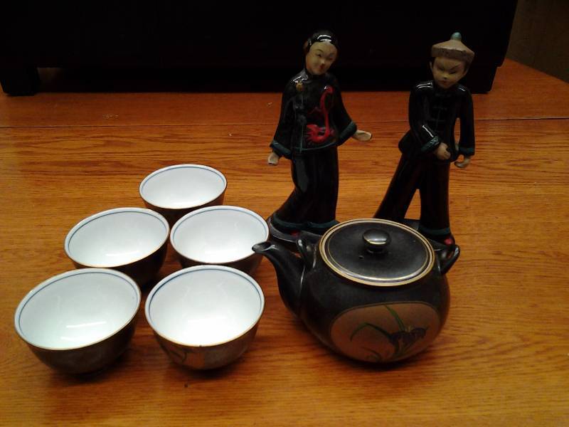 lot 86 image: Asian Tea Set & 2- Asian Figurines