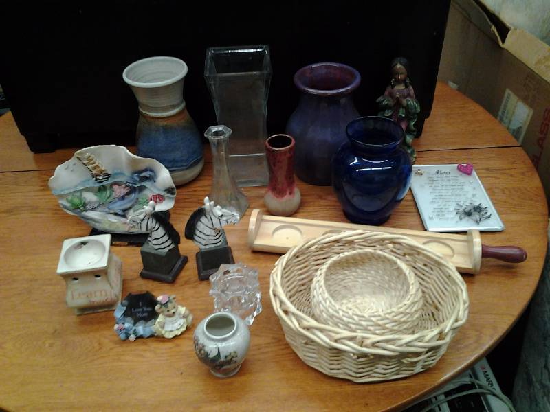 lot 88 image: Box Lot Vases, Pottery, Statues, Wicker, More
