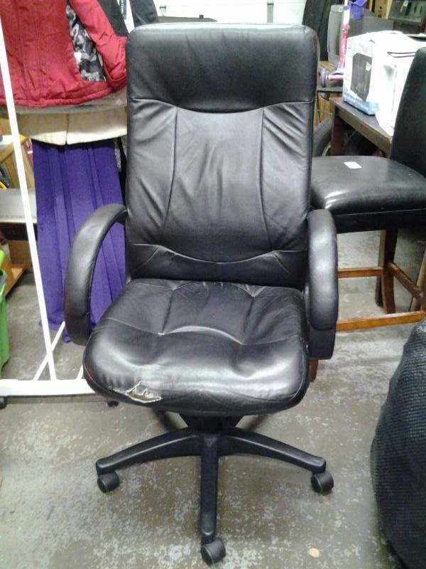 lot 91 image: Executive Office Chair