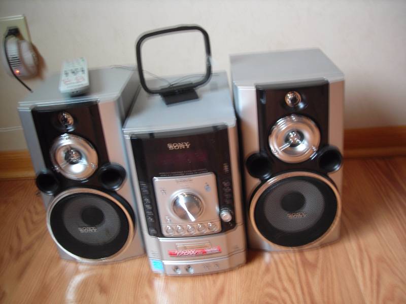 lot 8 image: Sony Stereo Cd Player With Remote