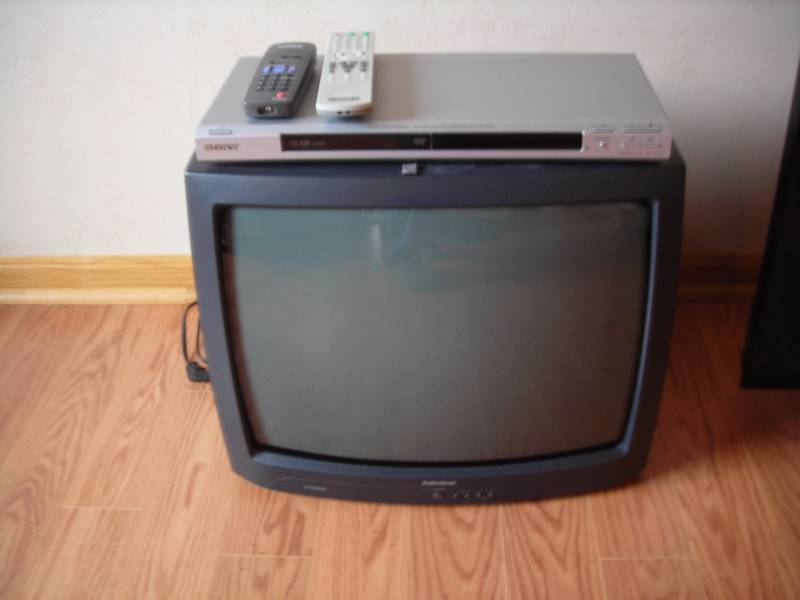 lot 9 image: 20 Inch Admiral Color TV With Remote & Sony DVD Player